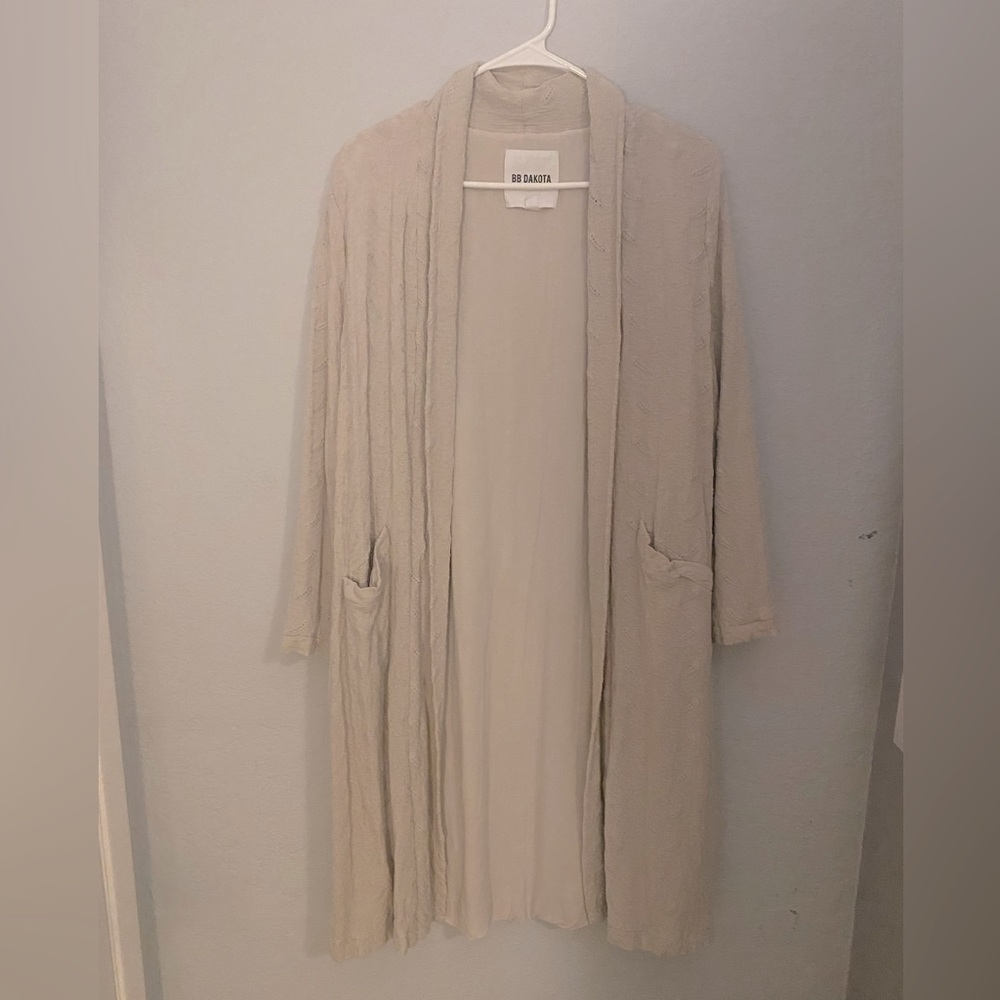 Women’s cardigan bb Dakota size medium.